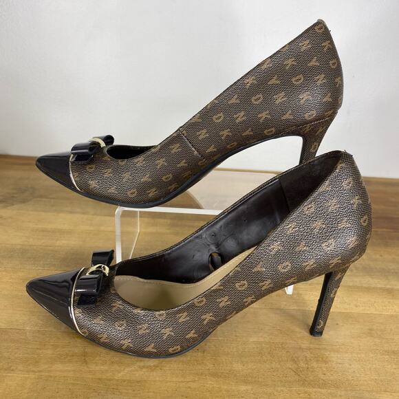 DKNY Monogram Bow Pointed Heels Chocolate Brown Patent Leather 7.5 Fall Shoes - Picture 3 of 10